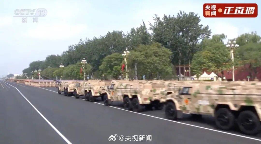 殲20S、DF61導(dǎo)彈，震撼亮相！三支兵種首次亮相天安門廣場(chǎng)，空中梯隊(duì)?wèi)?zhàn)機(jī)起飛