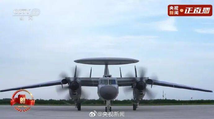 殲20S、DF61導(dǎo)彈，震撼亮相！三支兵種首次亮相天安門廣場(chǎng)，空中梯隊(duì)?wèi)?zhàn)機(jī)起飛