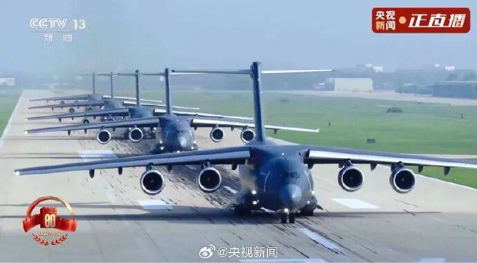 殲20S、DF61導(dǎo)彈，震撼亮相！三支兵種首次亮相天安門廣場(chǎng)，空中梯隊(duì)?wèi)?zhàn)機(jī)起飛