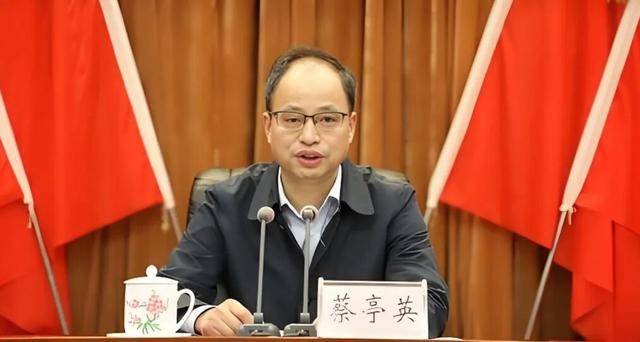 中組部有關(guān)干部局負(fù)責(zé)同志宣布中央決定，他們履新