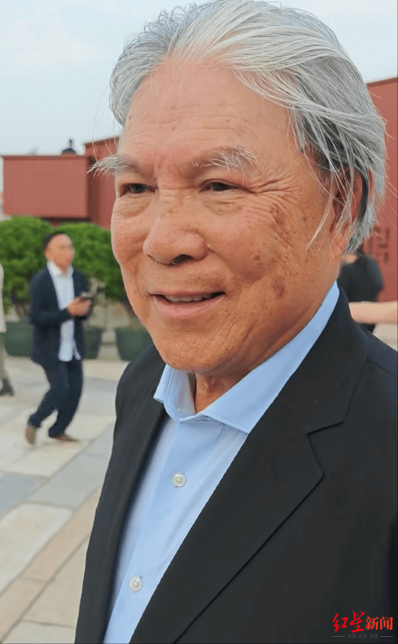 霍震霆：在閱兵儀式中，看到了國家的國防能力和國家發(fā)展