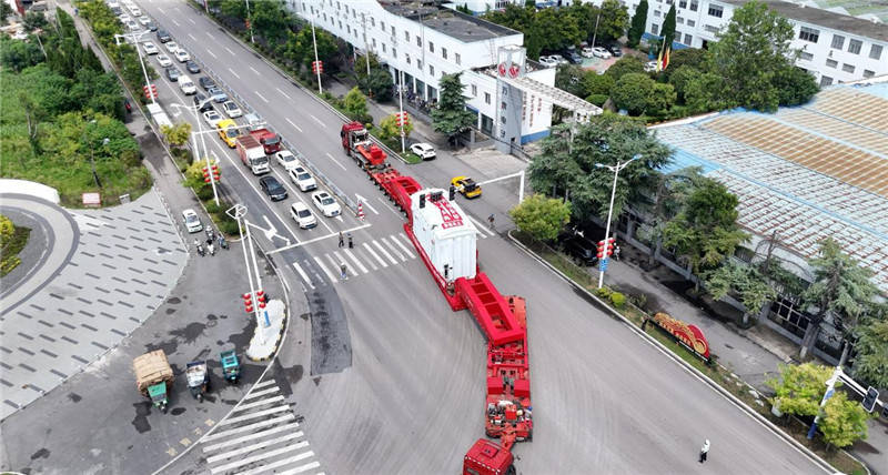 安徽淮南：400噸“巨無霸”安全抵達