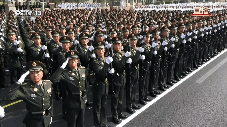 同志們好！主席好！