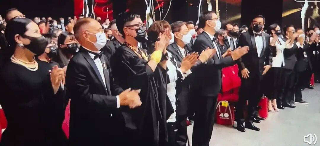 考古|89歲謝賢現(xiàn)身依舊時髦！與小49歲女友分手后開搞事業(yè)，疑已交代后事的他太瀟灑