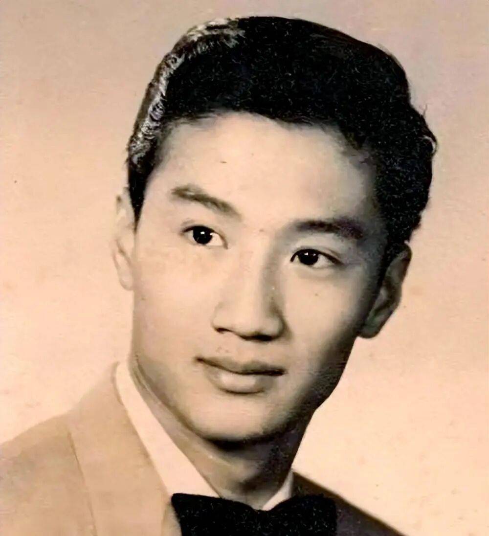 考古|89歲謝賢現(xiàn)身依舊時髦！與小49歲女友分手后開搞事業(yè)，疑已交代后事的他太瀟灑