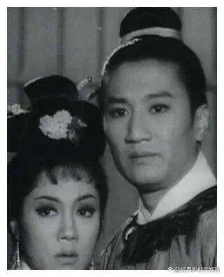 考古|89歲謝賢現(xiàn)身依舊時髦！與小49歲女友分手后開搞事業(yè)，疑已交代后事的他太瀟灑