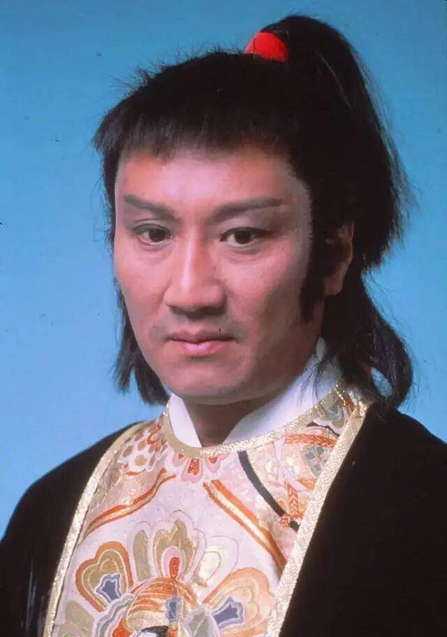 考古|89歲謝賢現(xiàn)身依舊時髦！與小49歲女友分手后開搞事業(yè)，疑已交代后事的他太瀟灑