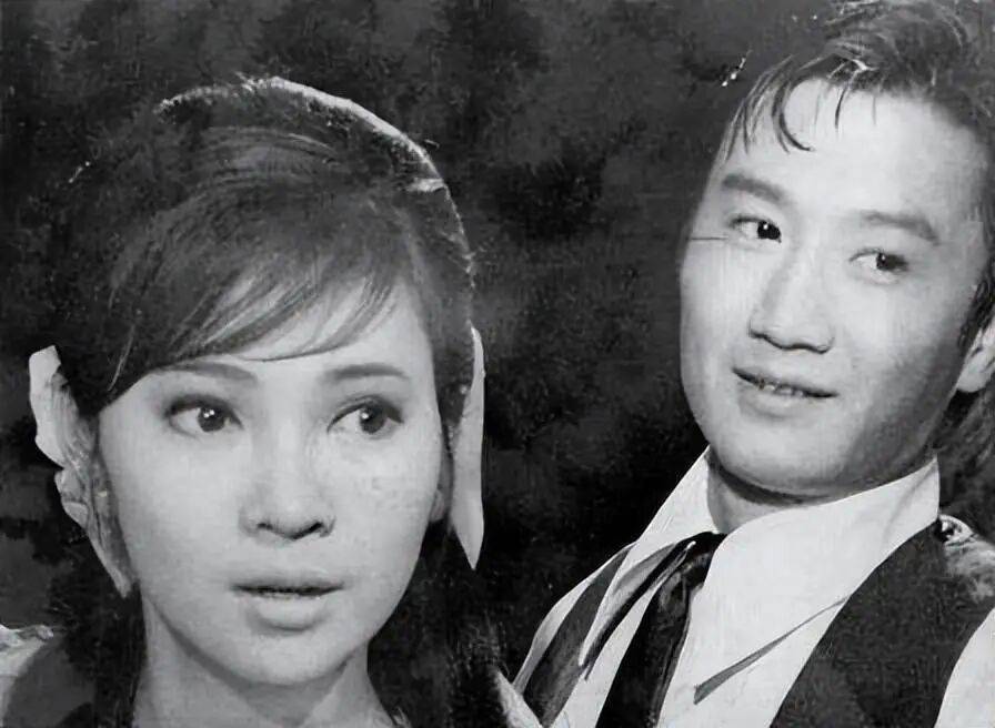 考古|89歲謝賢現(xiàn)身依舊時髦！與小49歲女友分手后開搞事業(yè)，疑已交代后事的他太瀟灑