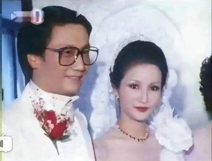 考古|89歲謝賢現(xiàn)身依舊時髦！與小49歲女友分手后開搞事業(yè)，疑已交代后事的他太瀟灑