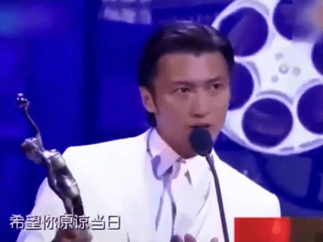 考古|89歲謝賢現(xiàn)身依舊時髦！與小49歲女友分手后開搞事業(yè)，疑已交代后事的他太瀟灑