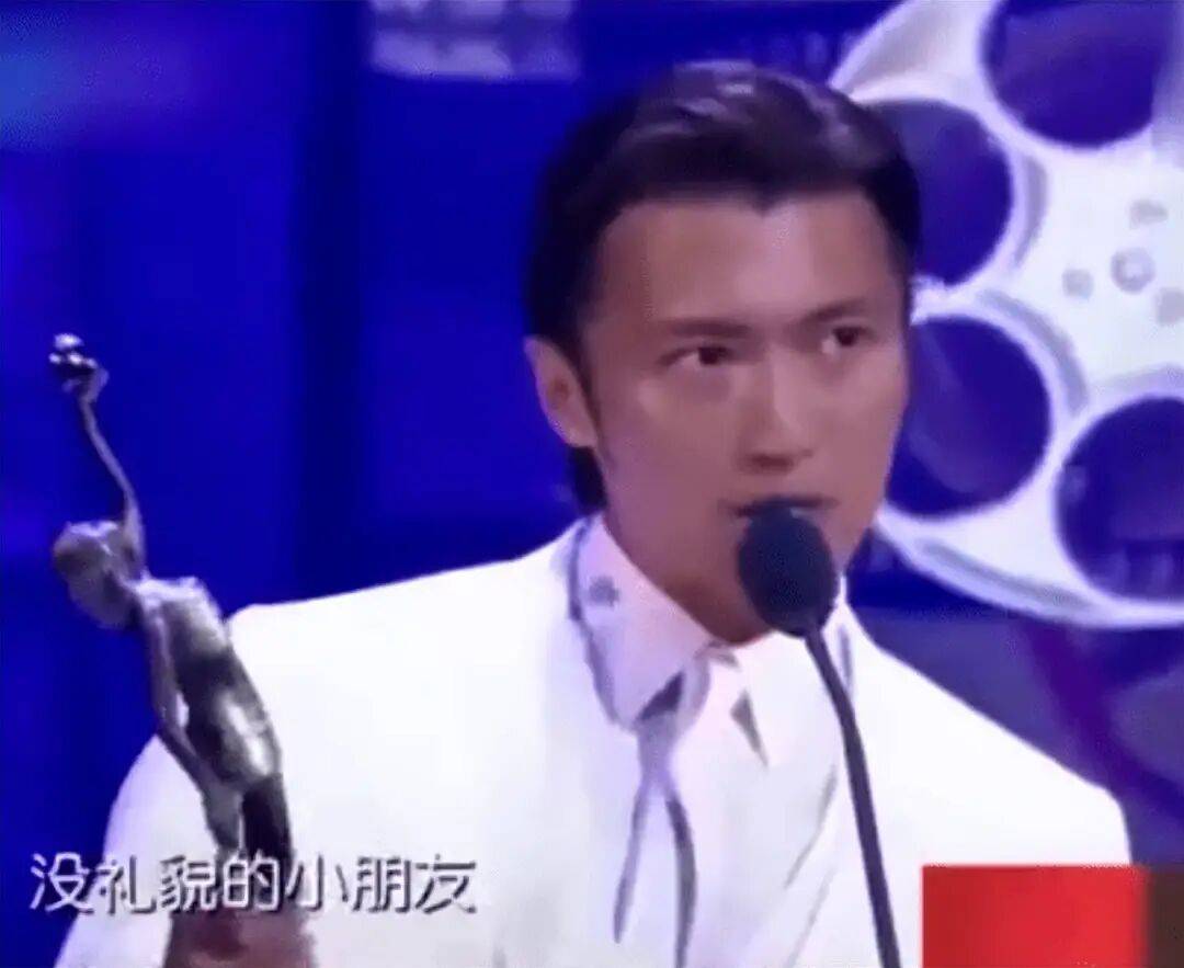 考古|89歲謝賢現(xiàn)身依舊時髦！與小49歲女友分手后開搞事業(yè)，疑已交代后事的他太瀟灑