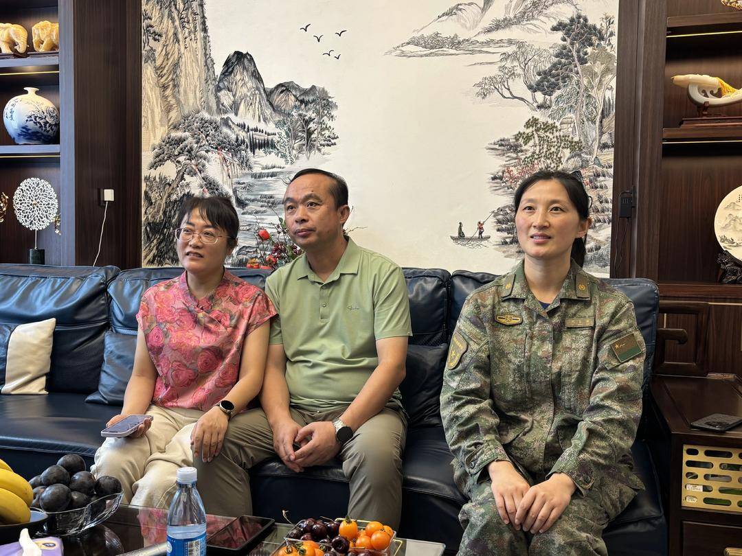 抗戰(zhàn)勝利80周年大閱兵民兵方陣，有兩名女生來自無錫地區(qū)