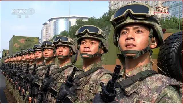 不裝了！一口氣看完九三大閱兵武器裝備！誰說我們一個也不認(rèn)識？