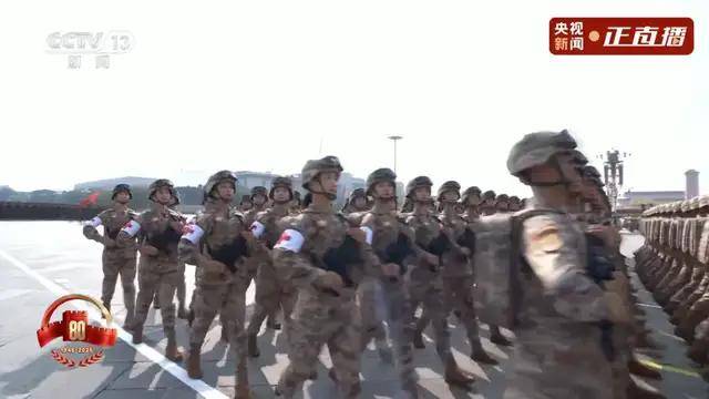 不裝了！一口氣看完九三大閱兵武器裝備！誰說我們一個也不認(rèn)識？