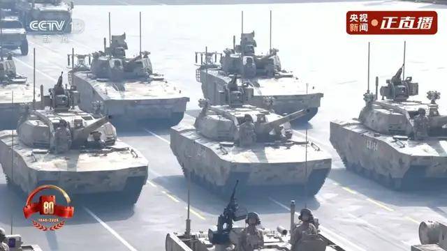 不裝了！一口氣看完九三大閱兵武器裝備！誰說我們一個也不認(rèn)識？