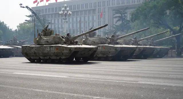 不裝了！一口氣看完九三大閱兵武器裝備！誰說我們一個也不認(rèn)識？