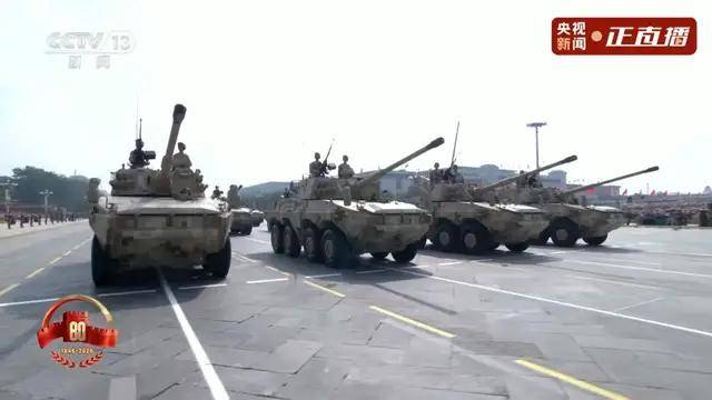 不裝了！一口氣看完九三大閱兵武器裝備！誰說我們一個也不認(rèn)識？
