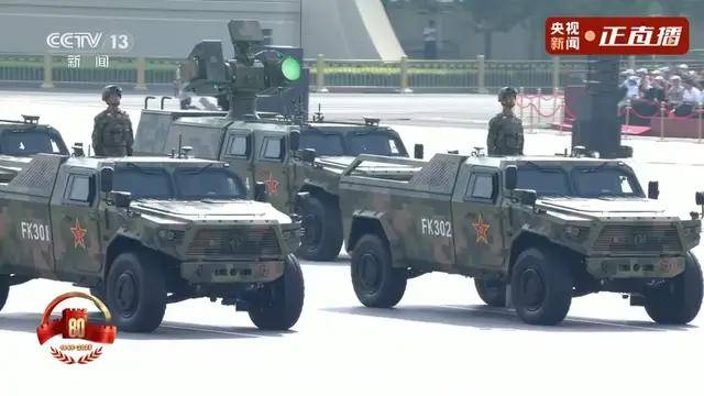 不裝了！一口氣看完九三大閱兵武器裝備！誰說我們一個也不認(rèn)識？