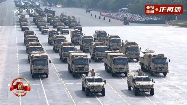 不裝了！一口氣看完九三大閱兵武器裝備！誰說我們一個也不認(rèn)識？