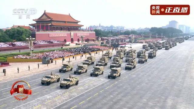 不裝了！一口氣看完九三大閱兵武器裝備！誰說我們一個也不認(rèn)識？