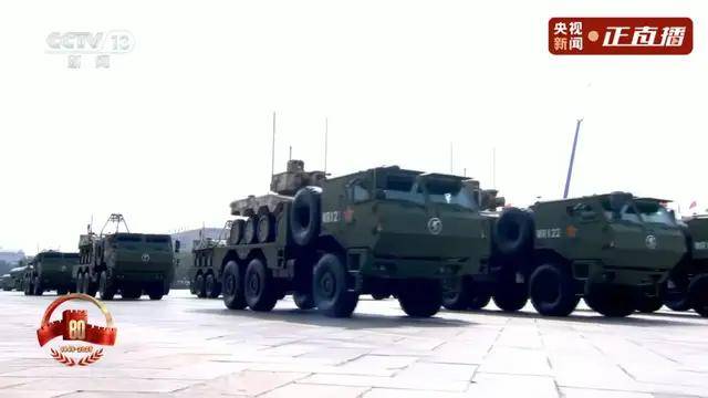 不裝了！一口氣看完九三大閱兵武器裝備！誰說我們一個也不認(rèn)識？