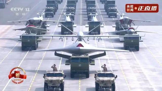 不裝了！一口氣看完九三大閱兵武器裝備！誰說我們一個也不認(rèn)識？