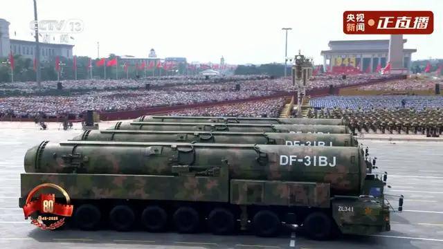 不裝了！一口氣看完九三大閱兵武器裝備！誰說我們一個也不認(rèn)識？