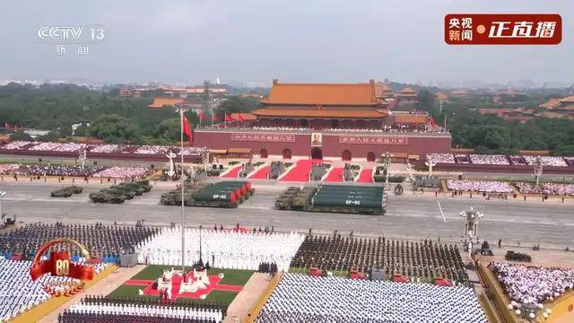 不裝了！一口氣看完九三大閱兵武器裝備！誰說我們一個也不認(rèn)識？