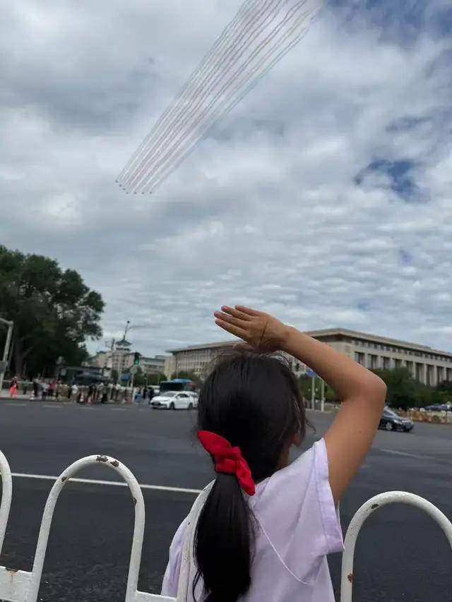 不裝了！一口氣看完九三大閱兵武器裝備！誰說我們一個也不認(rèn)識？