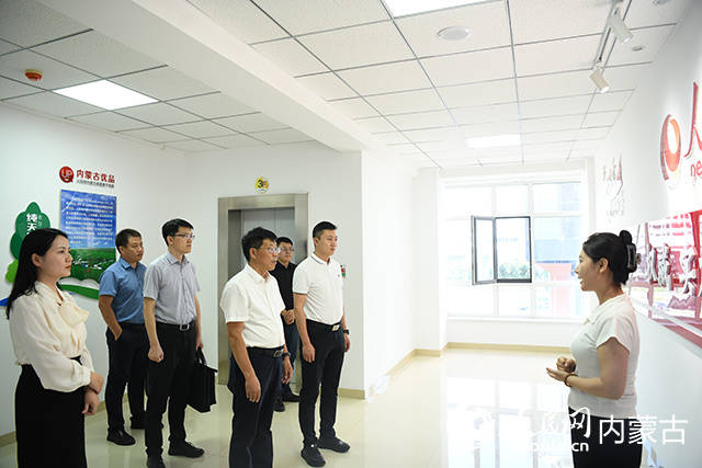 內(nèi)蒙古自治區(qū)民政廳廳長(zhǎng)亢學(xué)棟一行到人民網(wǎng)內(nèi)蒙古分公司座談