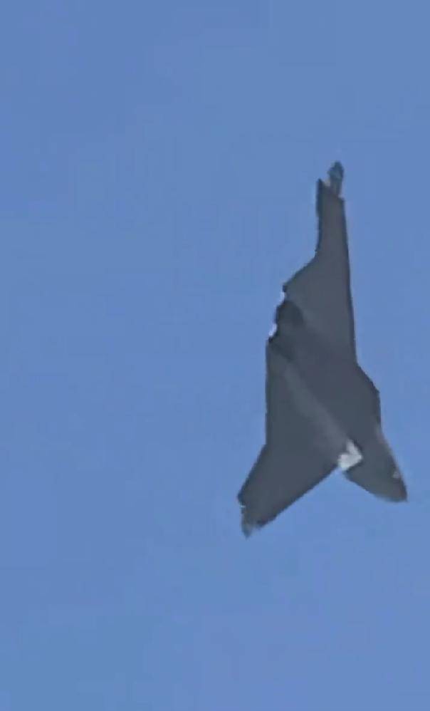 無空速管，疑似第二架殲-50：美國(guó)精神勝利法，新六代機(jī)東亞決戰(zhàn)