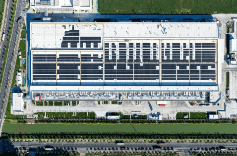 特斯拉副總裁陶琳：特斯拉上海超級工廠屋頂已鋪滿光伏板，每年發(fā)1100萬度電，減碳4600噸！隔壁儲能超級工廠也在加裝光伏板