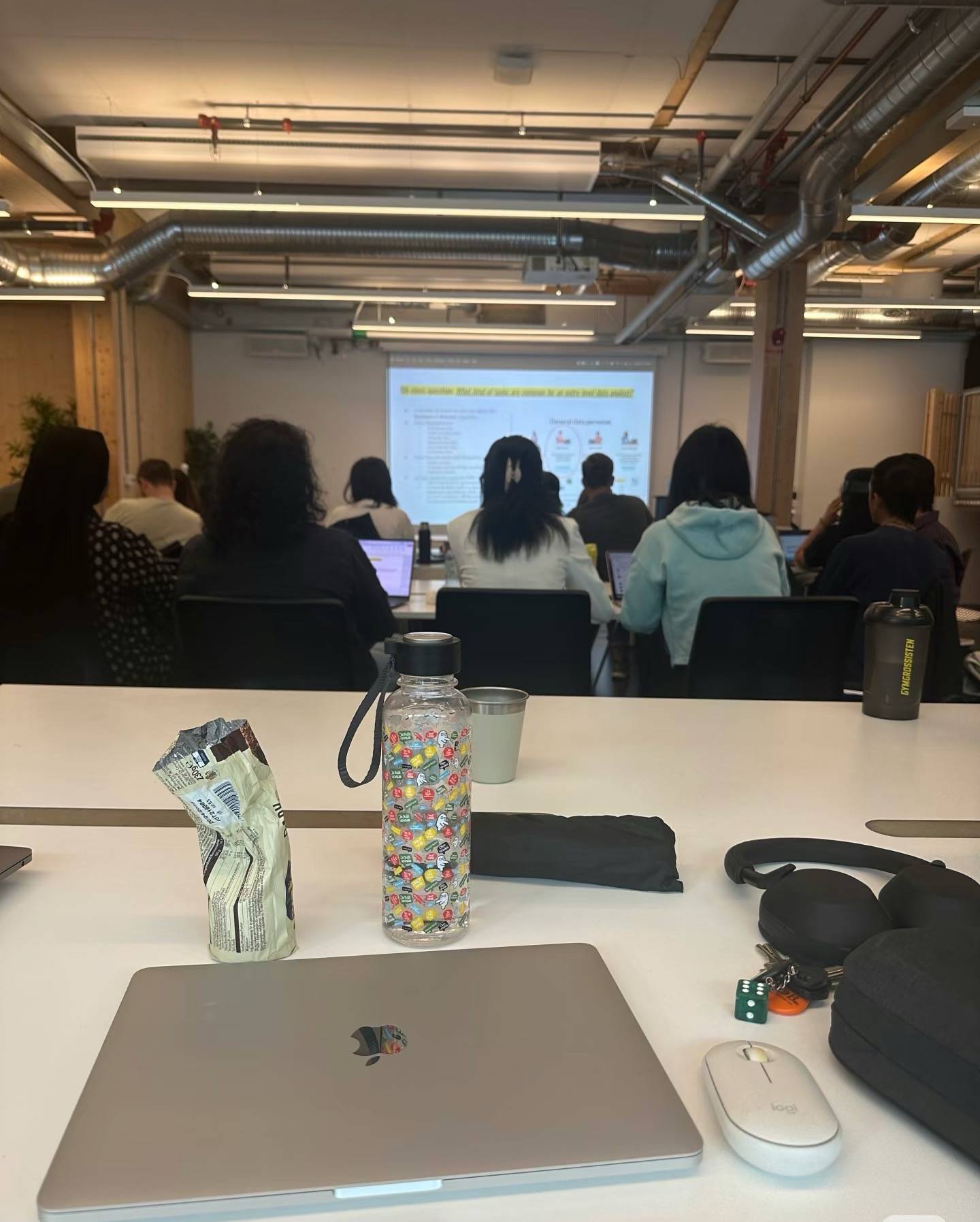 放棄考編出國學(xué)汽修 男子第一年想賺18萬