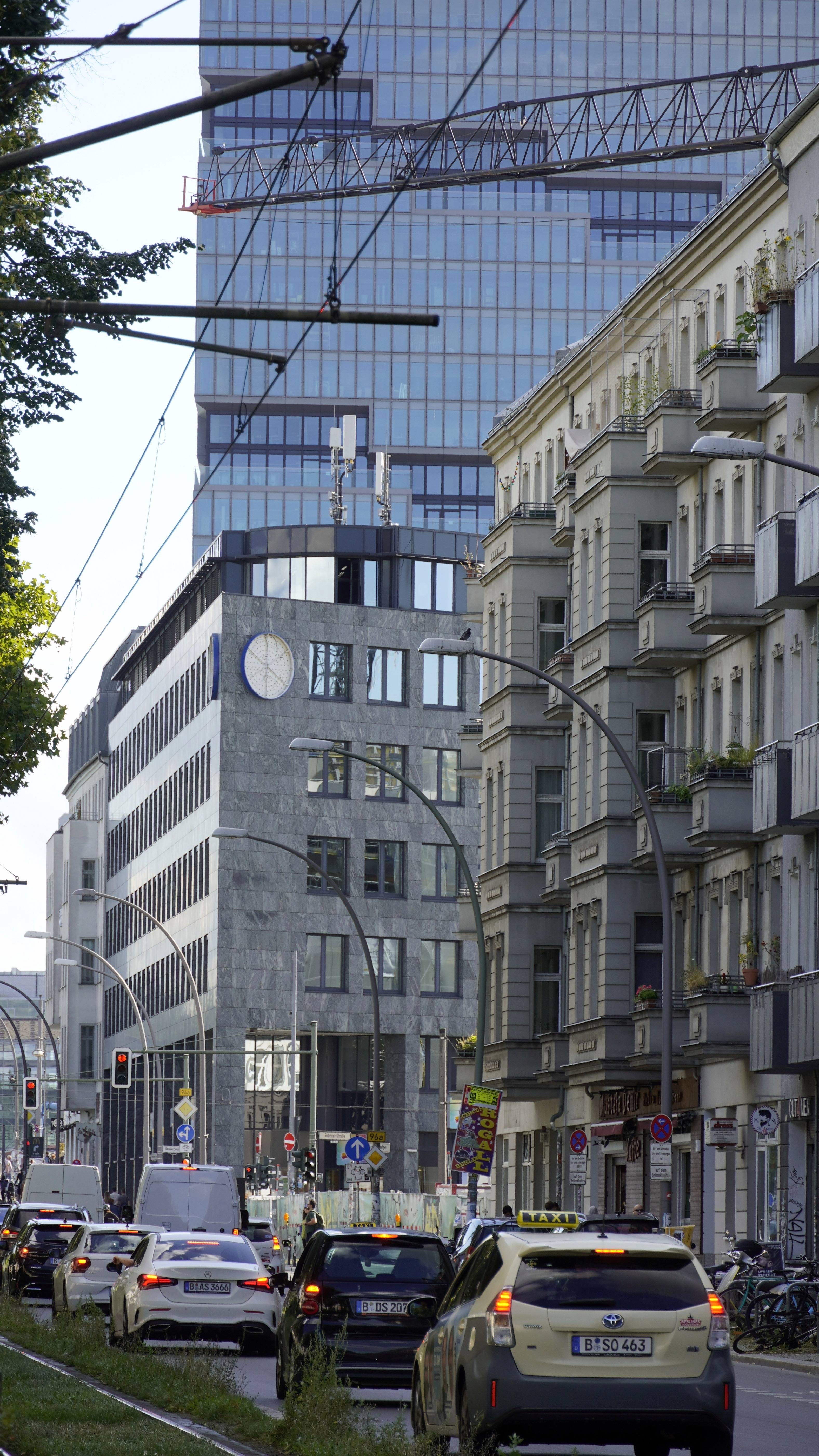 放棄考編出國學(xué)汽修 男子第一年想賺18萬